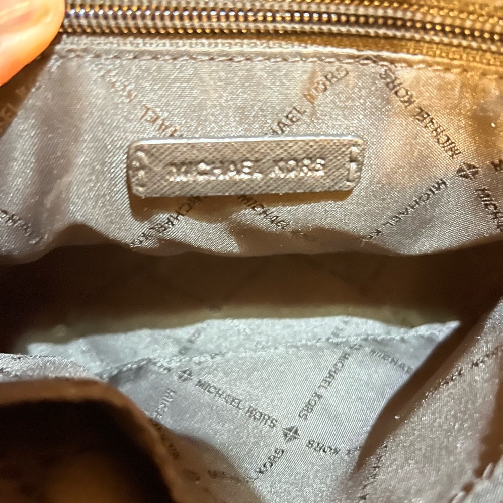 Michael Kors Jet set Crossbody - Picture 9 of 15
